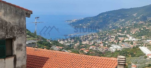 Foto Appartamento in vicolo Savona, Sanremo con 5 locali in vendita