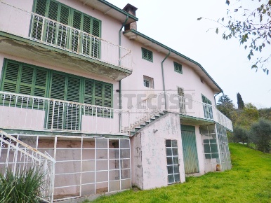 Foto Appartamento in via S.Margherita 4, Roncà di 325 m² con 8 locali