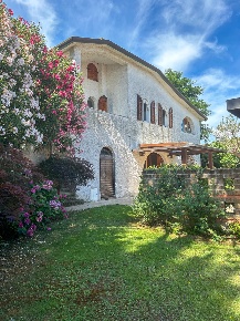 Foto Villa unifamiliare in Via ISCHIA, Numana di 135 m² con 55 locali