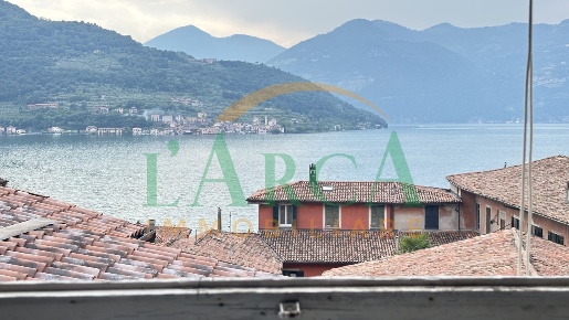 Foto Appartamento in Via Zirotti, Sale Marasino di 115 m² con 3 locali