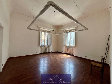 Foto Appartamento in Viale Milton, Firenze di 210 m² con 8 locali
