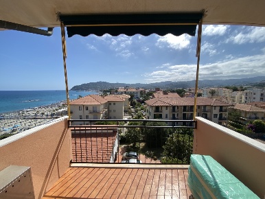 Foto Appartamento in Largo Parodi 2, San Bartolomeo al Mare di 70 m²