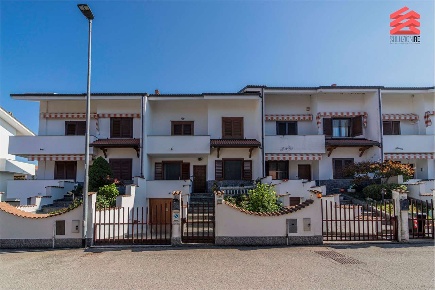 Foto Villa unifamiliare in via Amilcare ponchielli 37, Novara di 160 m²