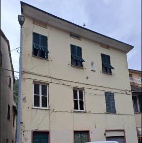 Foto Appartamento in Via Piave 30, Mignanego di 92 m² con 5 locali in aste