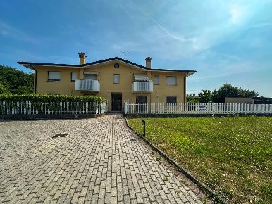 Foto Appartamento in VIA CODROIPO 4, Bagnaria Arsa di 86 m² con 4 locali