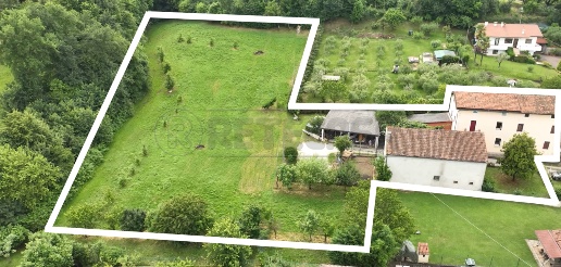 Foto Villa unifamiliare in Piazza Roma 36, Brogliano di 408 m² con 9 locali