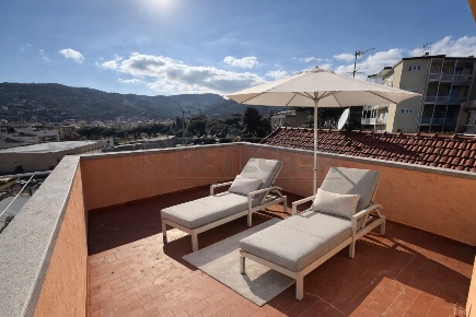 Foto Appartamento in Via Demaestri 43, Spotorno di 100 m² con 5 locali