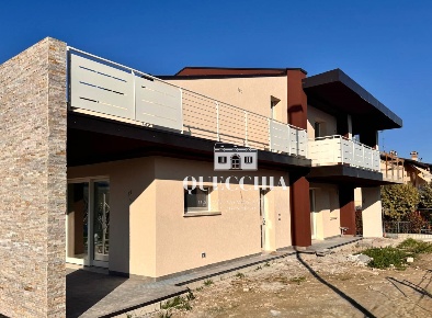 Foto Villa bifamiliare in via europa, Pozzolengo di 164 m² con 3 locali