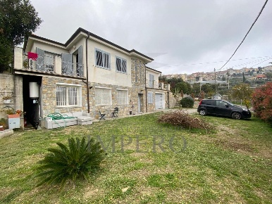 Foto Villa unifamiliare in strada ospedaletti 52, Ospedaletti di 160 m²