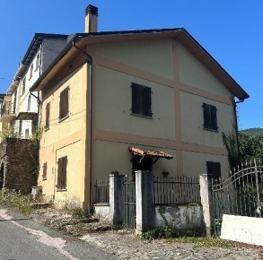 Foto Villa unifamiliare in Via Roma 72, Riccò del Golfo di Spezia di 114 m²