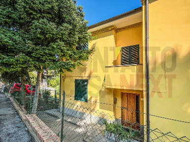Foto Villa bifamiliare a Monte Roberto di 106 m² in vendita