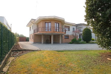 Foto Appartamento in Via Riviera Berica, Nanto di 275 m² con 8 locali