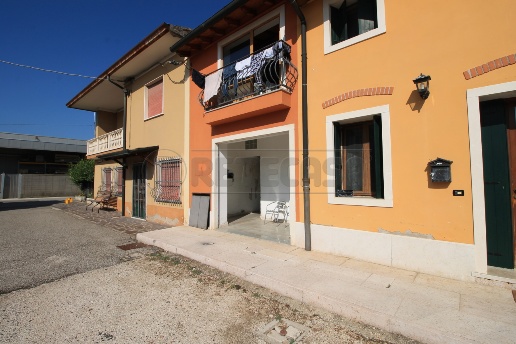 appartamento in vendita a Gambellara in zona Torri di Confine