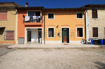 Foto Appartamento in Via Canova 6, Gambellara Torri Di Confine di 70 m²