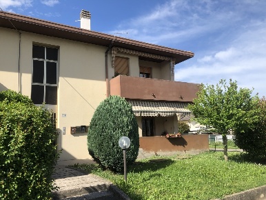 Foto Appartamento a Ceregnano di 80 m² con 4 locali in vendita