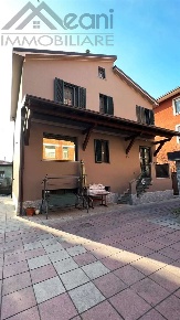 Foto Villa unifamiliare in Via Ripamonti 591, Milano di 258 m² con 5 locali