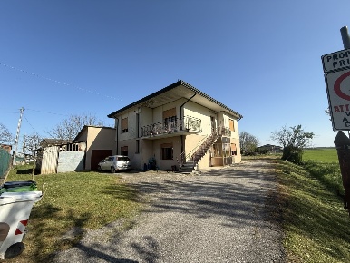 Foto Villa singola in Via Giosuè Carducci 2605, Ceregnano di 220 m²