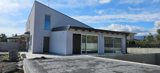 Foto Villa unifamiliare a Aci Bonaccorsi di 160 m² con 6 locali in vendita