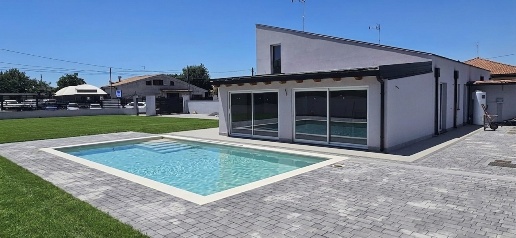 Foto Villa unifamiliare a Aci Bonaccorsi di 160 m² con 6 locali in vendita