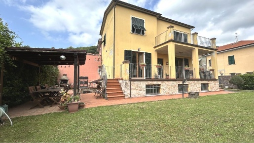 Foto Villa unifamiliare a Arcola di 180 m² con 5 locali in vendita