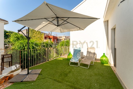 Foto Villa singola in Via Sartori 28, Giarre di 317 m² con 9 locali