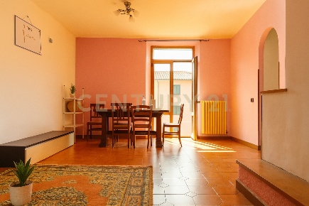 Foto Appartamento in via primo maggio  24, Abbadia San Salvatore di 113 m²