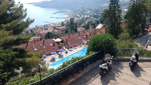 Foto Villa unifamiliare a Ospedaletti di 247 m² con 11 locali in vendita