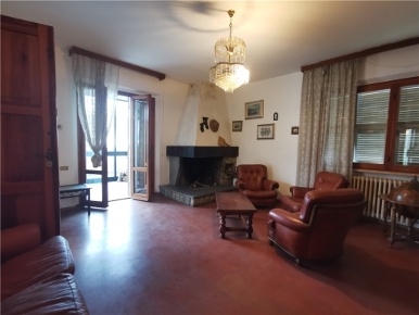Foto Villa unifamiliare in VIA BERLINGUER, Montaione di 250 m² con 9 locali