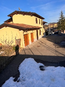 Foto Villa a schiera a Montese di 100 m² con 5 locali in vendita