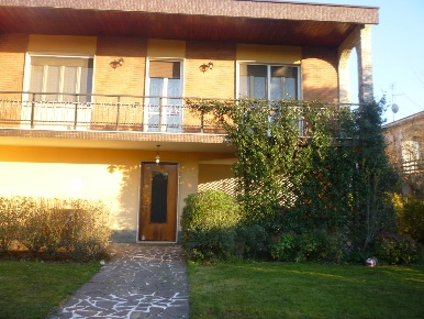 Foto Villa singola a Vescovato di 300 m² con 4 locali in vendita