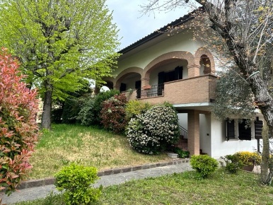 Foto Villa singola a Camposanto di 400 m² con 8 locali in vendita