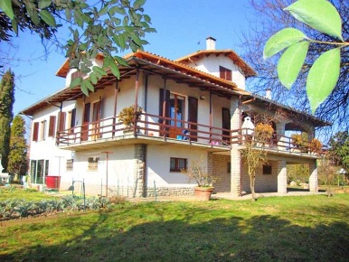 Foto Villa unifamiliare a Torrita di Siena di 370 m² con 6 locali