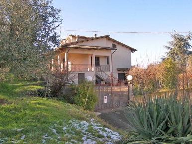 Foto Villa unifamiliare a Torrita di Siena di 265 m² con 13 locali