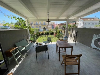 Foto Locale commerciale a Cupra Marittima di 64 m² con 2 locali in vendita