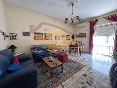 Foto Appartamento in VIA GALERMI, Siracusa di 118 m² con 4 locali