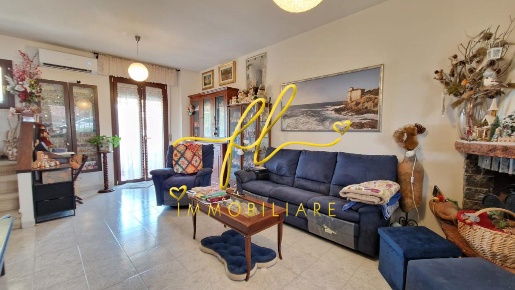 Foto Villa a schiera a Rosignano Marittimo di 98 m² con 5 locali in vendita