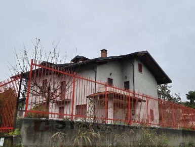 Foto Villa bifamiliare a Strambino di 225 m² con 6 locali in vendita