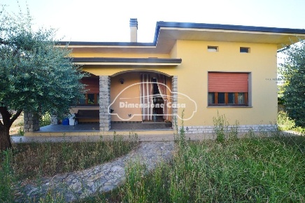 Foto Villa unifamiliare a Capannori di 160 m² con 6 locali in vendita