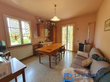 Foto Casa indipendente a Larciano di 244 m² con 12 locali in vendita