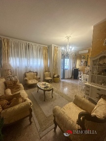 Foto Appartamento in Via Mesofugna, Bova Marina di 120 m² con 4 locali