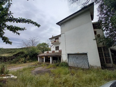 Foto Appartamento in via casluce 115, Roma di 210 m² in vendita