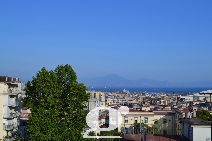 Foto Appartamento in AMEDEO DI SAVOIA, Napoli di 150 m² con 6 locali