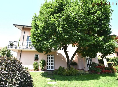 Foto Villa unifamiliare in Via Tito Speri 19, Magenta in vendita