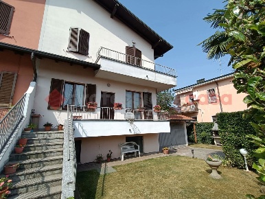 Foto Villa a schiera in Via Puccini 1, Busto Garolfo di 140 m² con 3 locali
