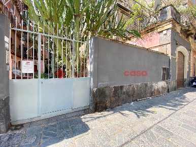 Foto Appartamento in Via Luigi Capuana 94, Catania di 80 m² con 3 locali