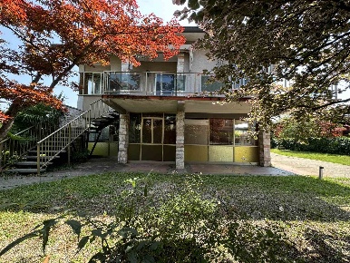 Foto Villa unifamiliare a Loria di 245 m² con 12 locali in vendita