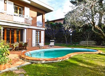 Foto Villa bifamiliare a Livorno di 300 m² con 6 locali in vendita