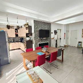 Foto Appartamento in Via Aci Trezza 8, Catania di 104 m² con 4 locali