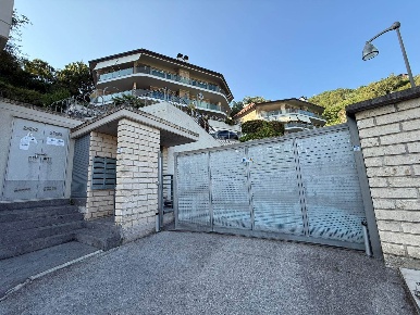 Foto Appartamento a Salerno di 110 m² con 4 locali in vendita