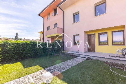 Foto Villa a schiera in Via Papa Luciani, Pastrengo di 126 m² con 5 locali